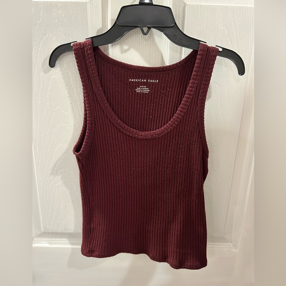 American Eagle. Women’s small. Burgundy tank top.